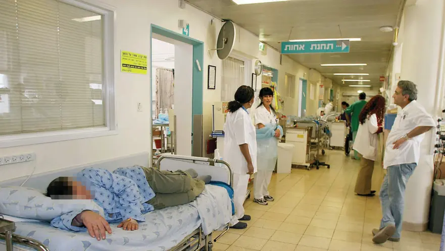 מטופלת במסדרון בית חולים