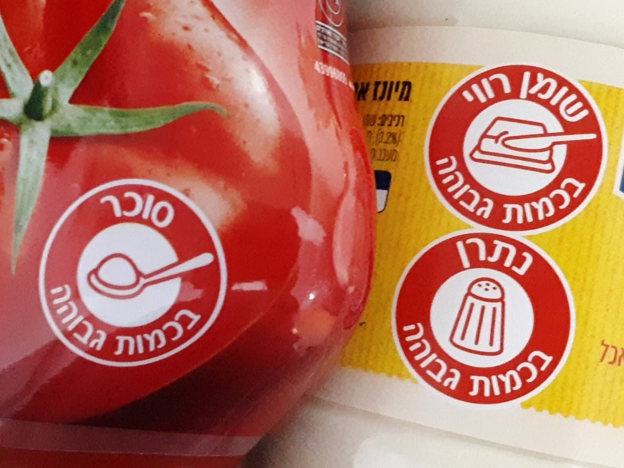 סימון תזונתי אדום על מוצרי מזון